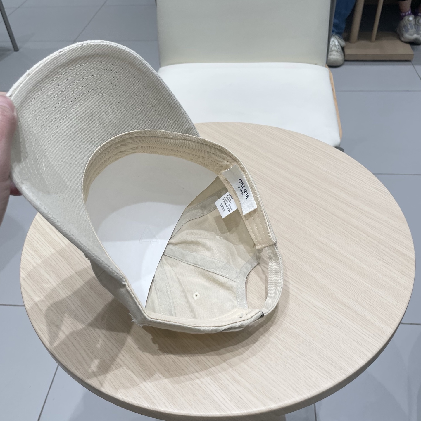  CELINE 塞琳 新款 🆕 棒球帽 🧢 
原单棒球帽 🧢原版1.1复刻 
面料轻盈透气。 💥
完美版