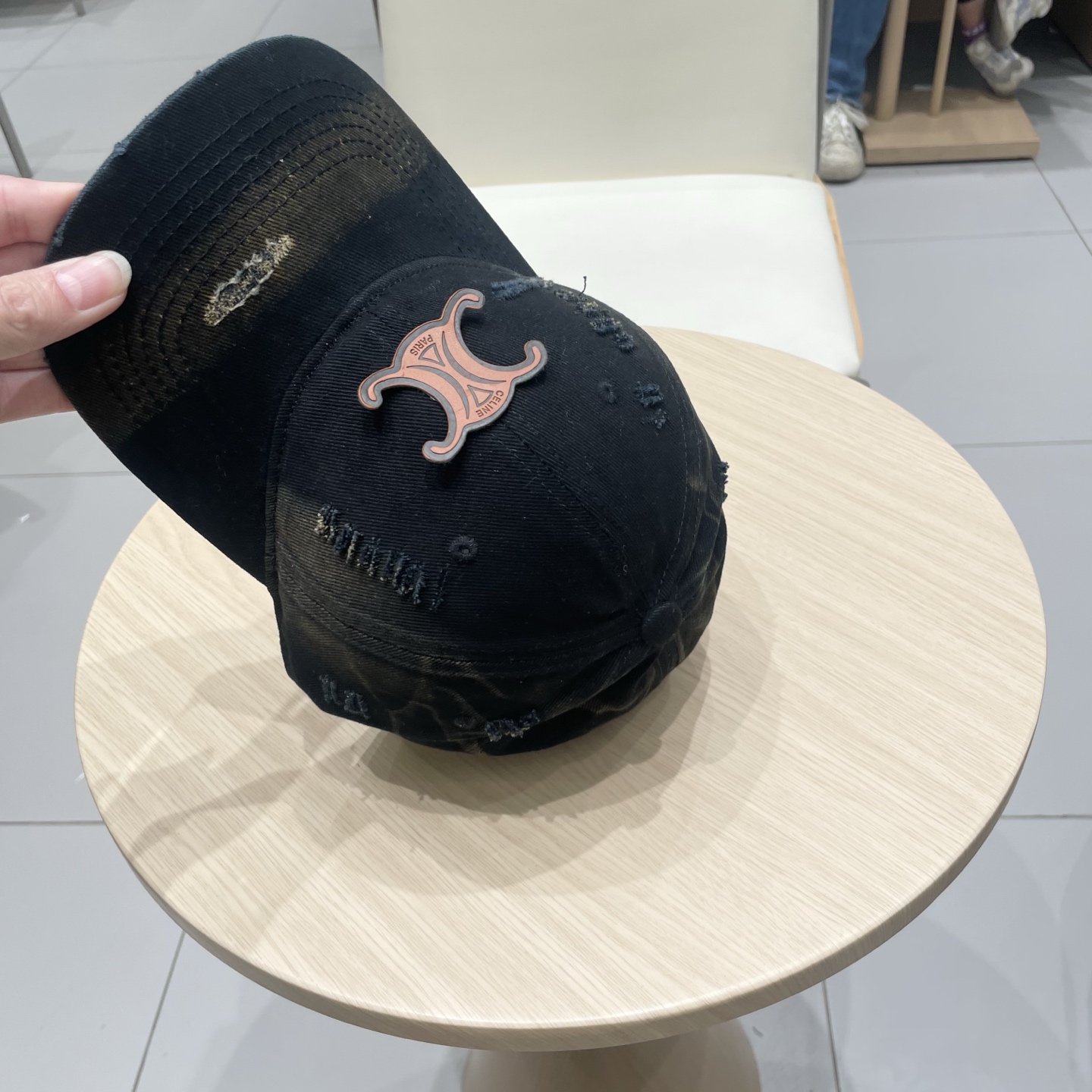  CELINE 塞琳 新款 🆕 棒球帽 🧢 
原单棒球帽 🧢原版1.1复刻 
面料轻盈透气。 💥
完美版