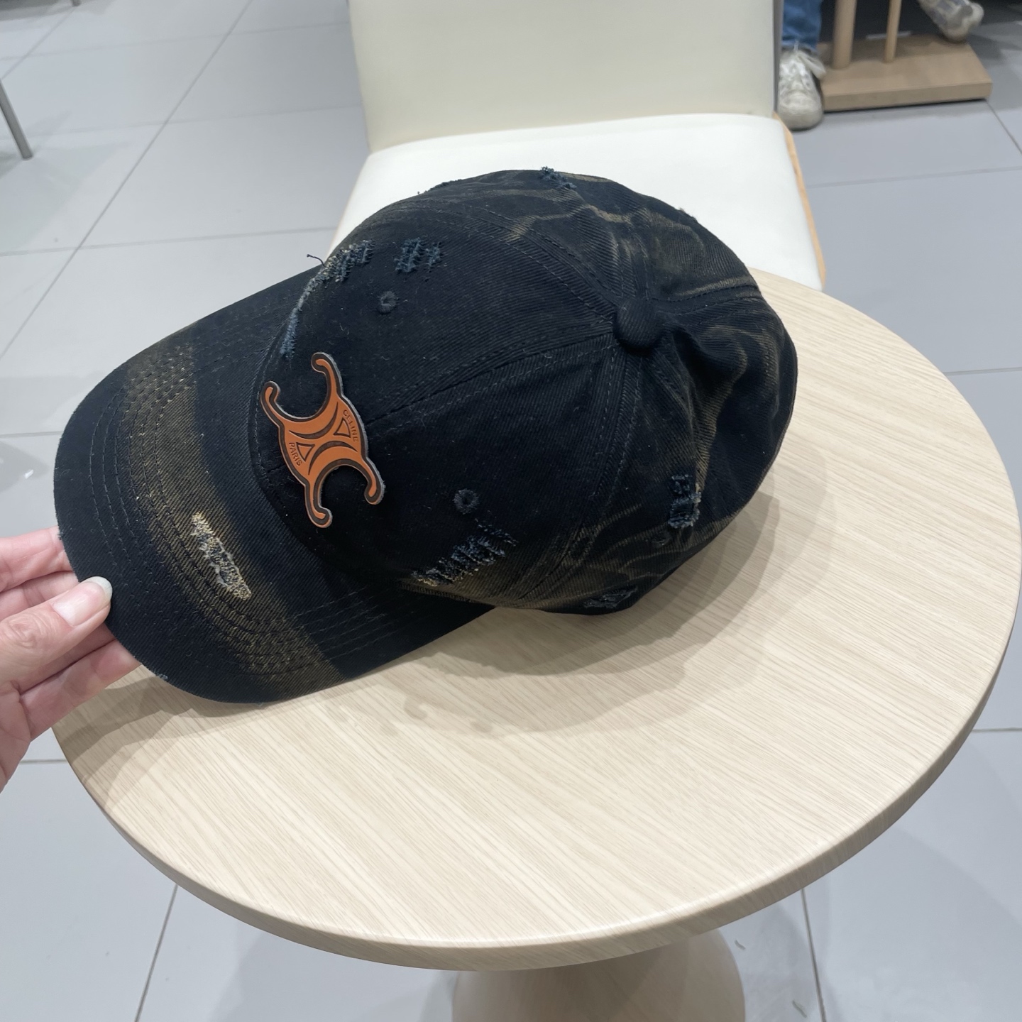  CELINE 塞琳 新款 🆕 棒球帽 🧢 
原单棒球帽 🧢原版1.1复刻 
面料轻盈透气。 💥
完美版