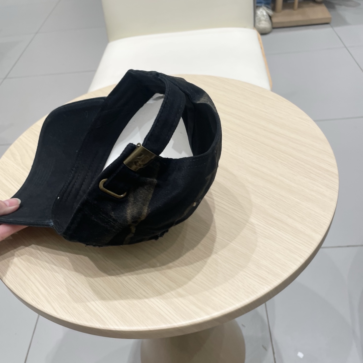  CELINE 塞琳 新款 🆕 棒球帽 🧢 
原单棒球帽 🧢原版1.1复刻 
面料轻盈透气。 💥
完美版