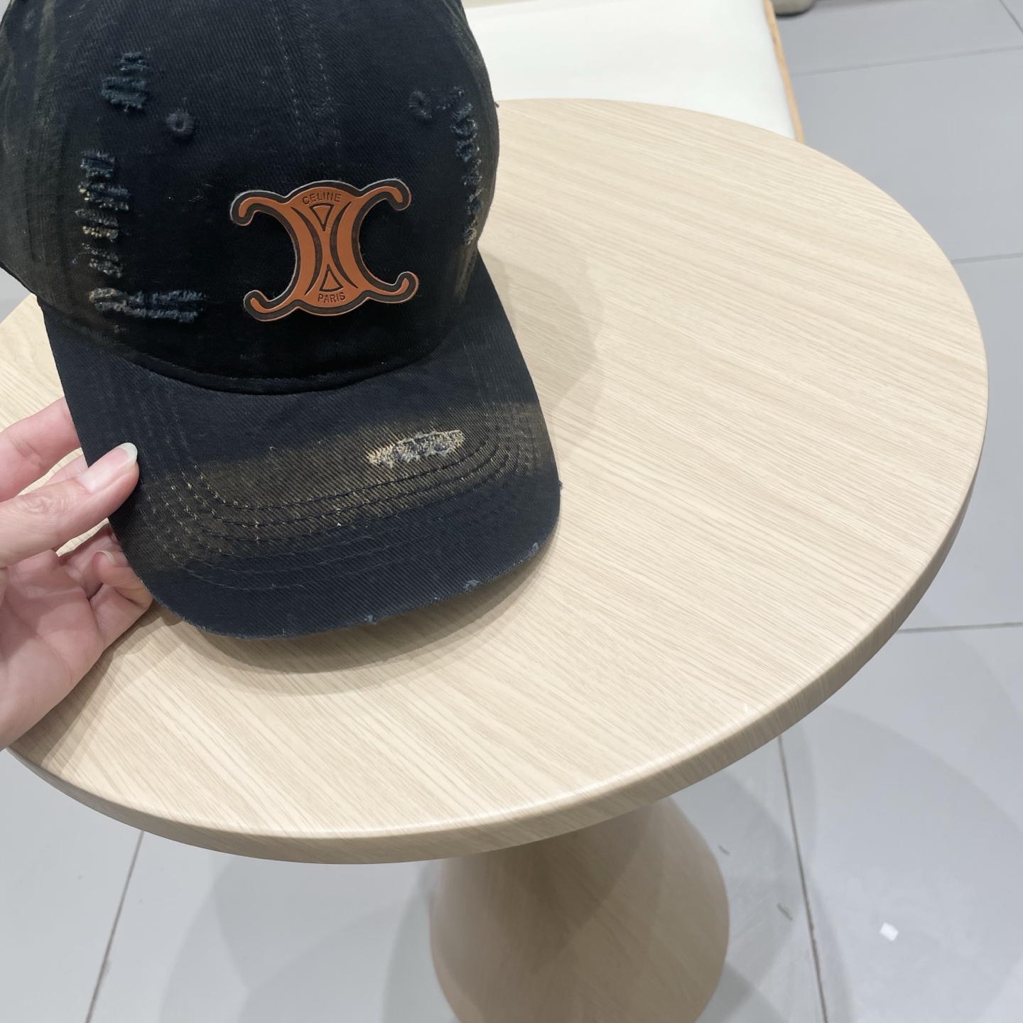  CELINE 塞琳 新款 🆕 棒球帽 🧢 
原单棒球帽 🧢原版1.1复刻 
面料轻盈透气。 💥
完美版