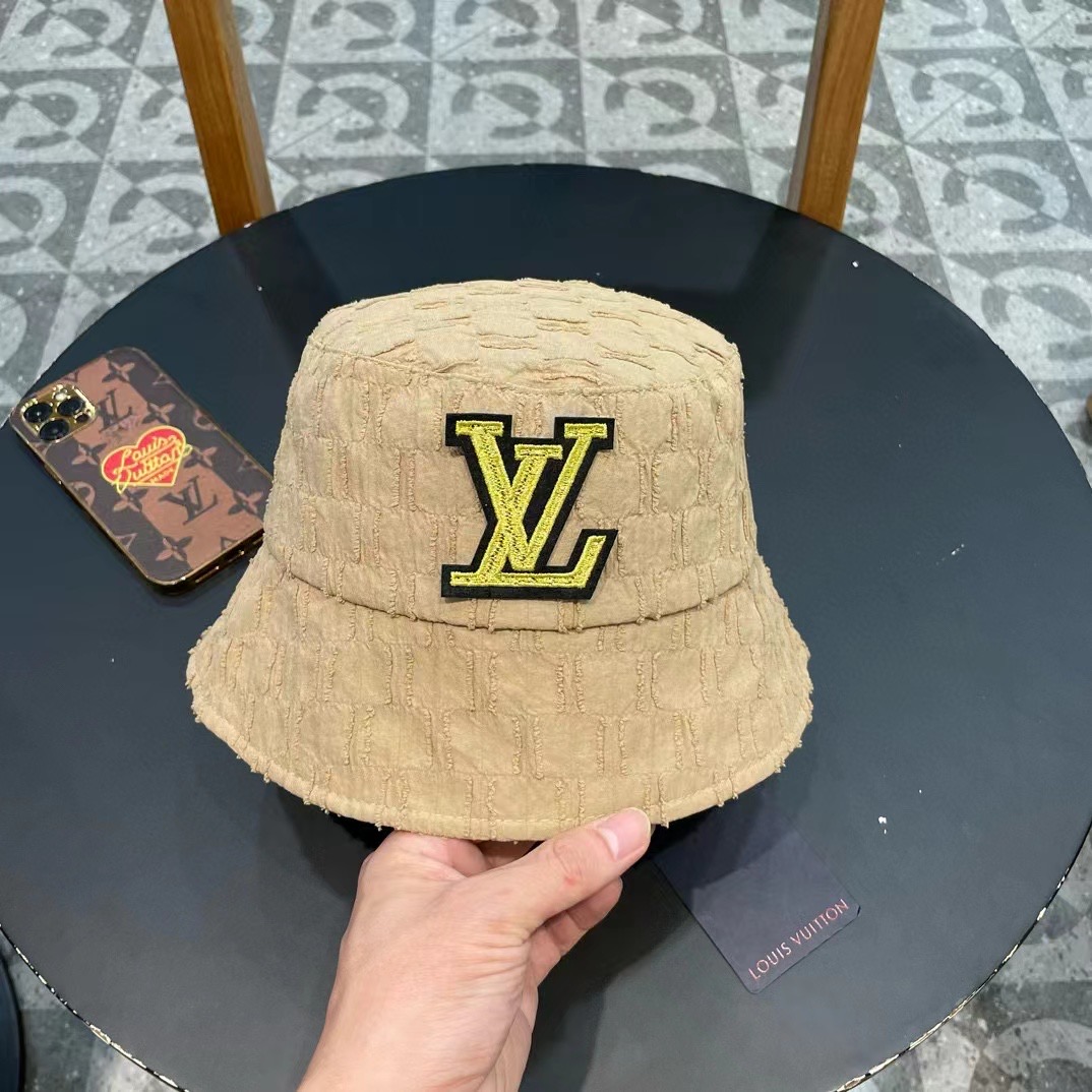   LV渔夫帽🧢新款路易威登满印渔夫帽🧢 火爆出货，百搭单品🥰随便搭配都很好看 质量超赞👍 时尚百搭