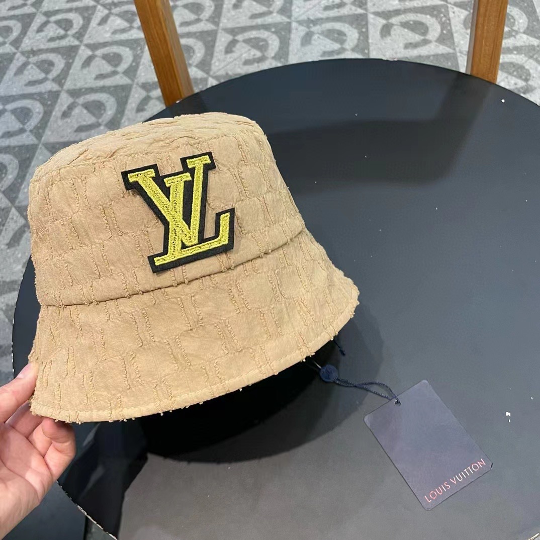   LV渔夫帽🧢新款路易威登满印渔夫帽🧢 火爆出货，百搭单品🥰随便搭配都很好看 质量超赞👍 时尚百搭