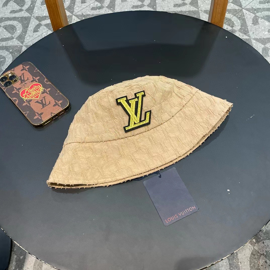   LV渔夫帽🧢新款路易威登满印渔夫帽🧢 火爆出货，百搭单品🥰随便搭配都很好看 质量超赞👍 时尚百搭