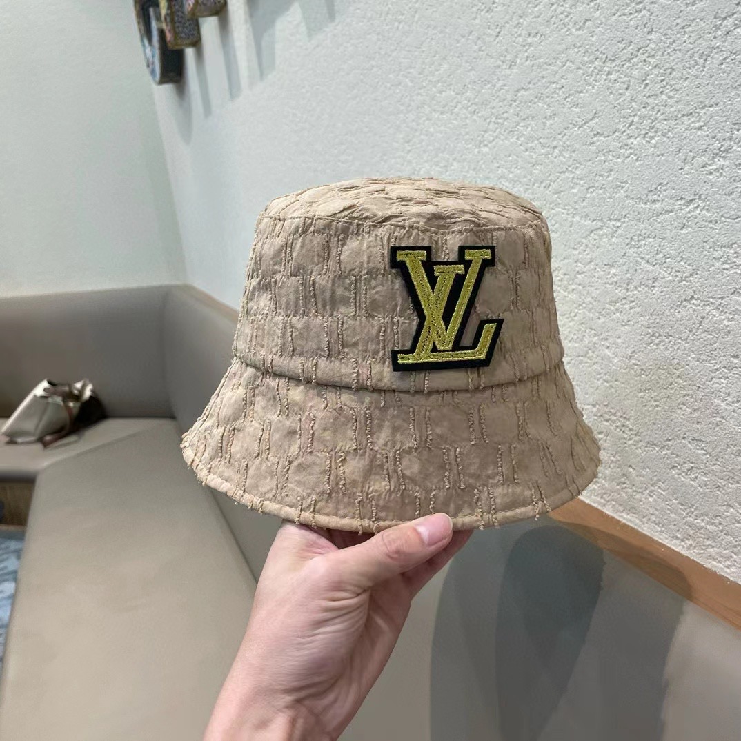   LV渔夫帽🧢新款路易威登满印渔夫帽🧢 火爆出货，百搭单品🥰随便搭配都很好看 质量超赞👍 时尚百搭