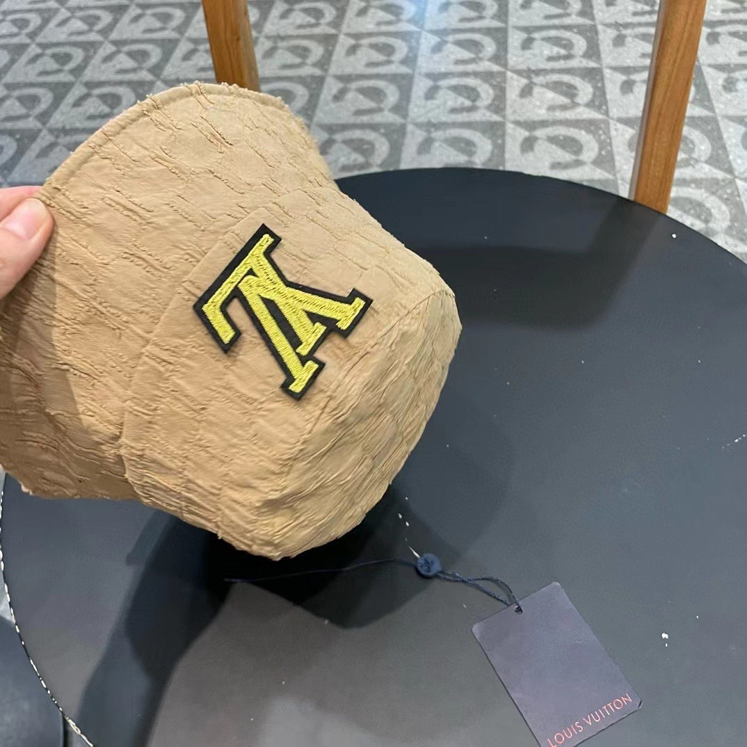   LV渔夫帽🧢新款路易威登满印渔夫帽🧢 火爆出货，百搭单品🥰随便搭配都很好看 质量超赞👍 时尚百搭
