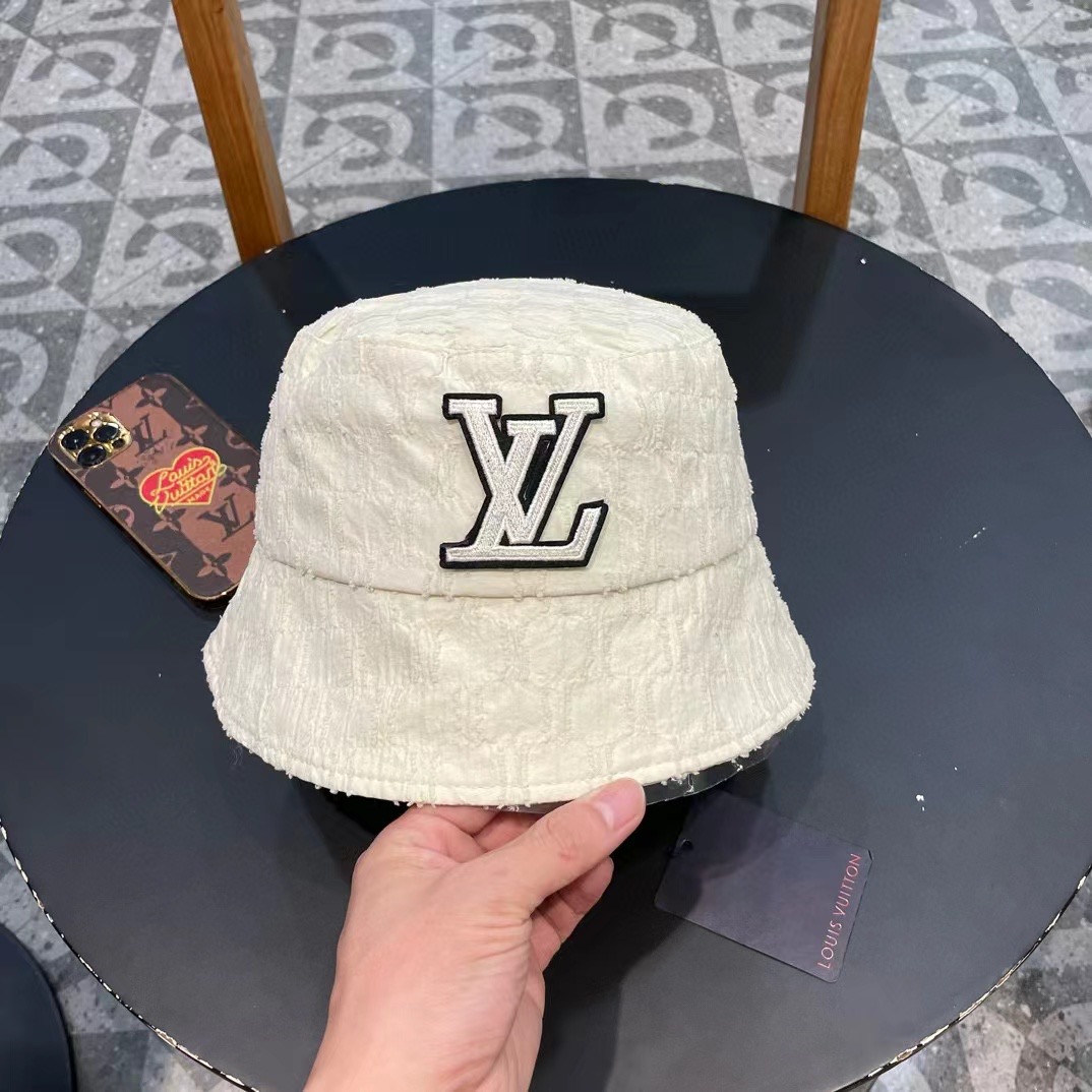   LV渔夫帽🧢新款路易威登满印渔夫帽🧢 火爆出货，百搭单品🥰随便搭配都很好看 质量超赞👍 时尚百搭
