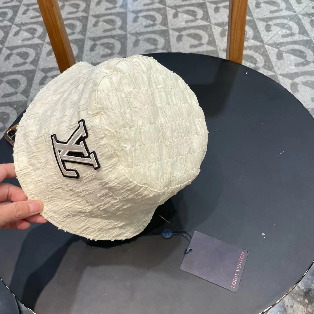   LV渔夫帽🧢新款路易威登满印渔夫帽🧢 火爆出货，百搭单品🥰随便搭配都很好看 质量超赞👍 时尚百搭