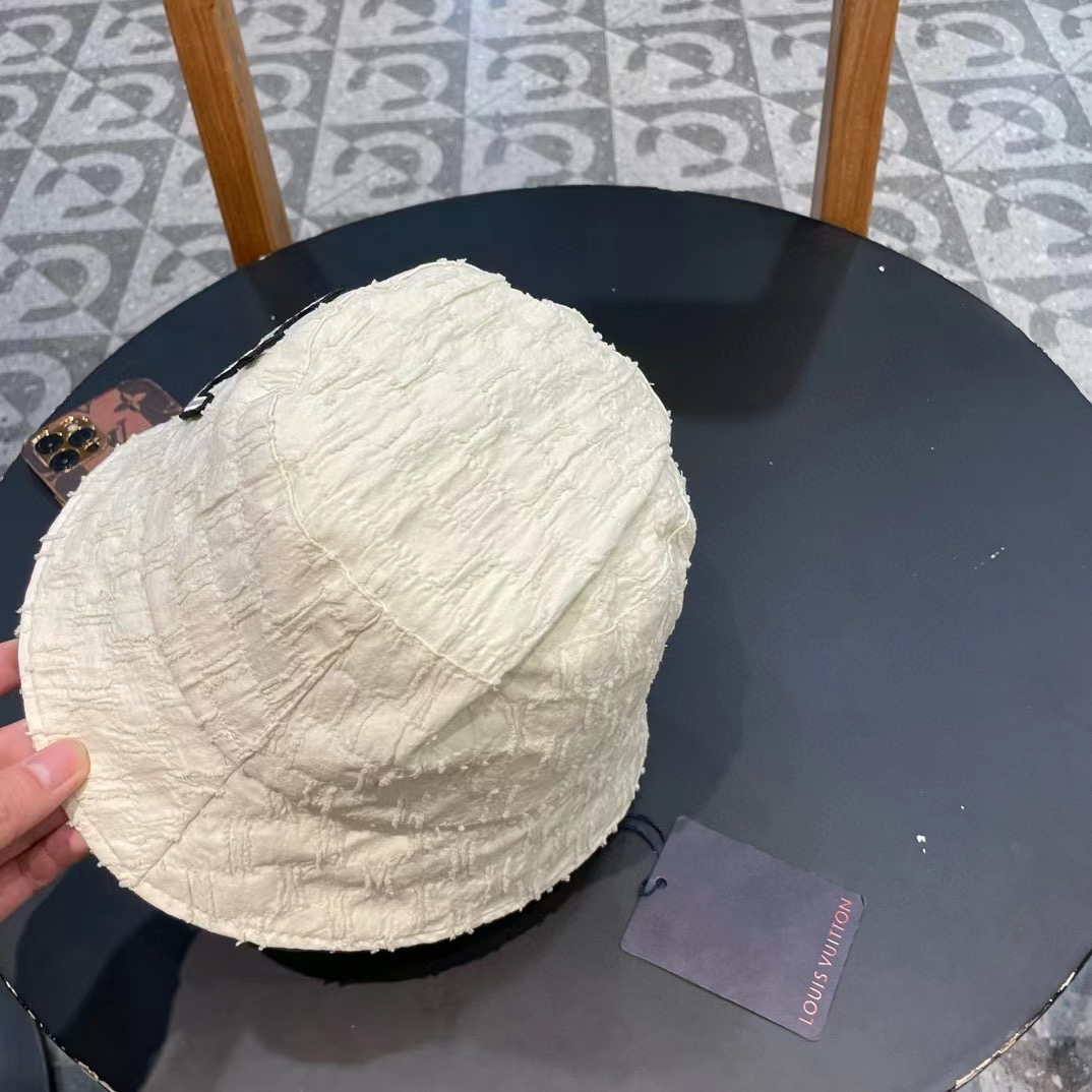   LV渔夫帽🧢新款路易威登满印渔夫帽🧢 火爆出货，百搭单品🥰随便搭配都很好看 质量超赞👍 时尚百搭
