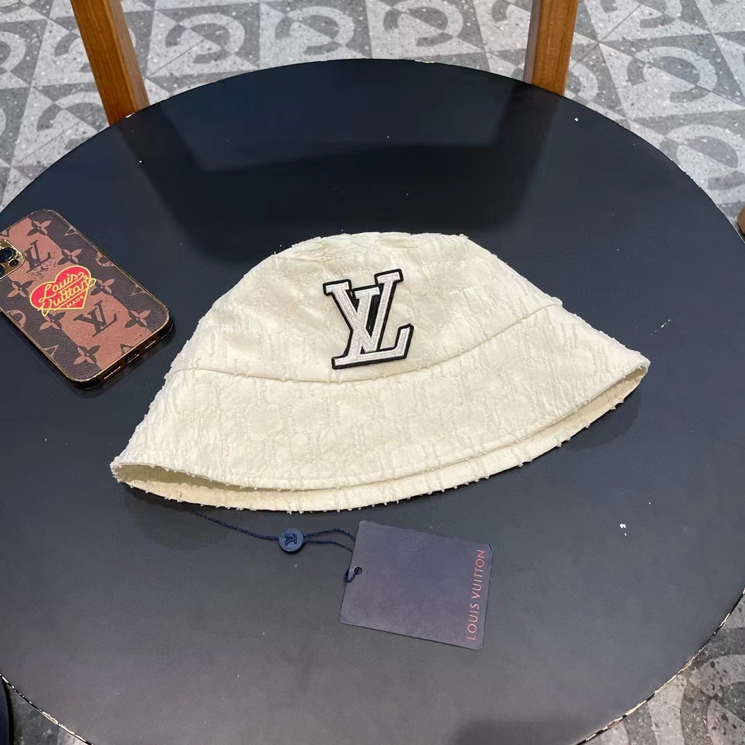   LV渔夫帽🧢新款路易威登满印渔夫帽🧢 火爆出货，百搭单品🥰随便搭配都很好看 质量超赞👍 时尚百搭