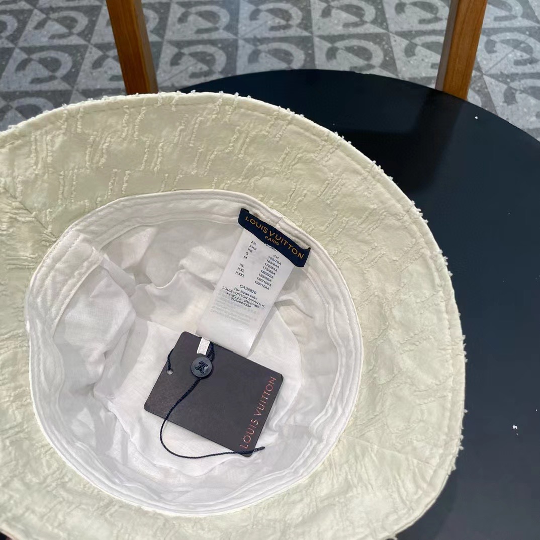   LV渔夫帽🧢新款路易威登满印渔夫帽🧢 火爆出货，百搭单品🥰随便搭配都很好看 质量超赞👍 时尚百搭