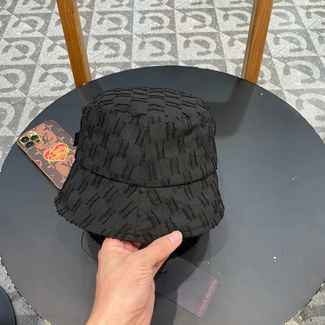   LV渔夫帽🧢新款路易威登满印渔夫帽🧢 火爆出货，百搭单品🥰随便搭配都很好看 质量超赞👍 时尚百搭