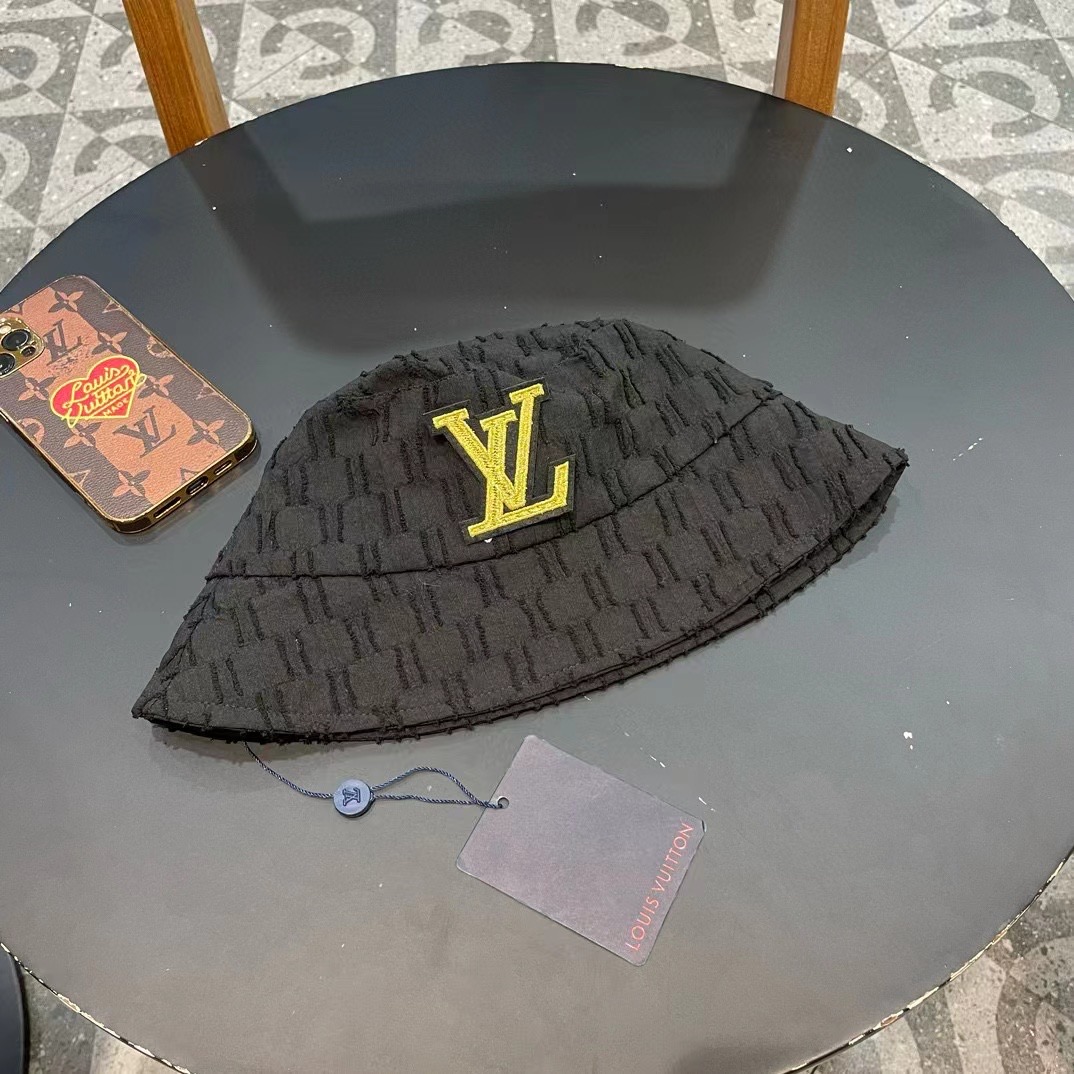   LV渔夫帽🧢新款路易威登满印渔夫帽🧢 火爆出货，百搭单品🥰随便搭配都很好看 质量超赞👍 时尚百搭