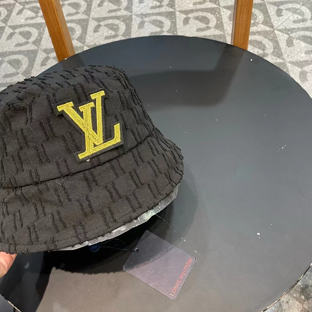   LV渔夫帽🧢新款路易威登满印渔夫帽🧢 火爆出货，百搭单品🥰随便搭配都很好看 质量超赞👍 时尚百搭
