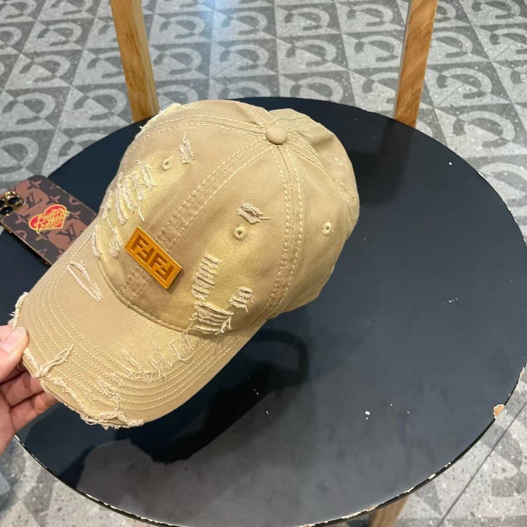 。FE*DI芬迪新款双F老花牛仔棒球帽极简高级风，网红时尚达人的潮搭单品