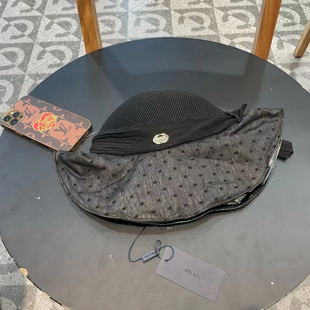 【PRADA普拉达】春夏款大沿蝴蝶结遮阳渔夫帽🌈
遮阳～更有质感的一款