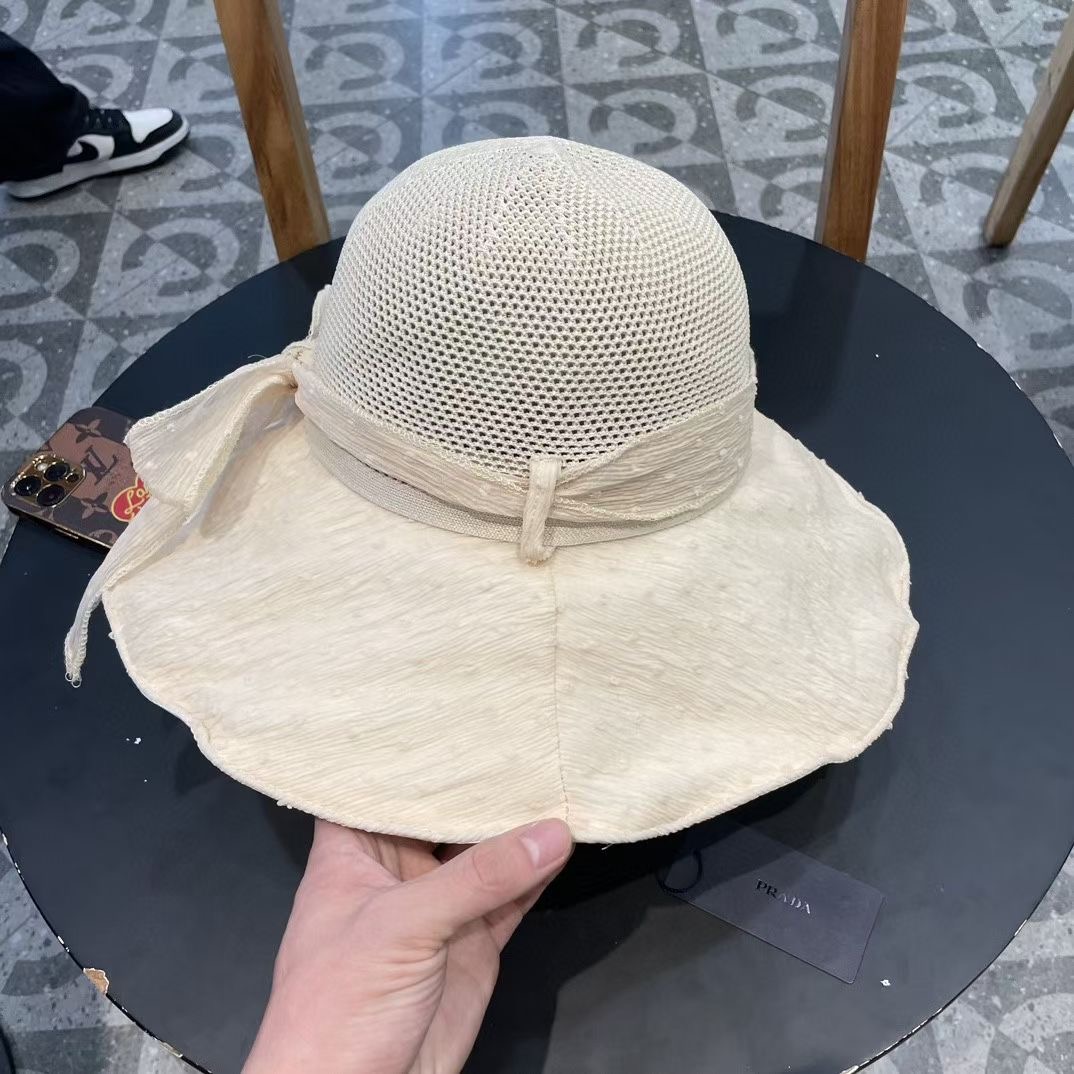 【PRADA普拉达】春夏款大沿蝴蝶结遮阳渔夫帽🌈
遮阳～更有质感的一款