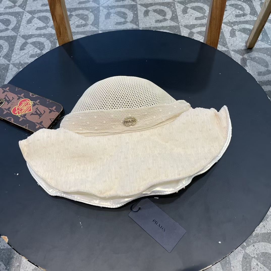【PRADA普拉达】春夏款大沿蝴蝶结遮阳渔夫帽🌈
遮阳～更有质感的一款