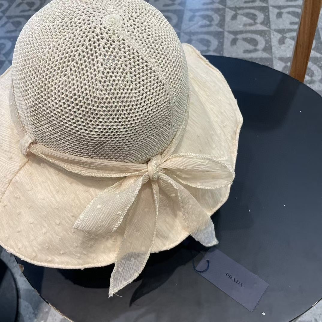 【PRADA普拉达】春夏款大沿蝴蝶结遮阳渔夫帽🌈
遮阳～更有质感的一款