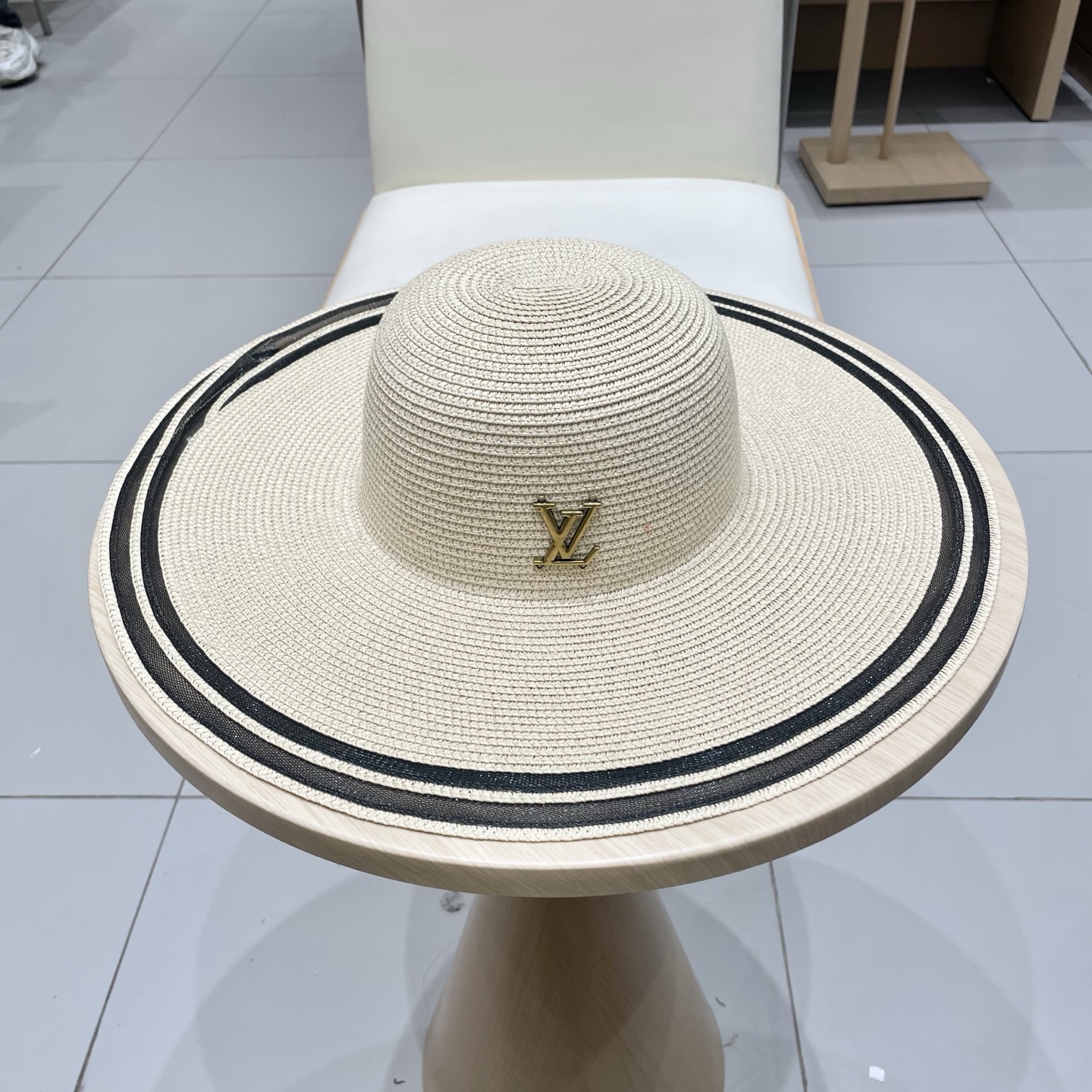 NO:348046,LV Louis Vuitton new straw hat, bowler hat, head circumference 57cm hat, straw hat fisherman hat baseball hat, hat, louis vuitton, louis vuitton, espadrilles, hatsLV路易威登新款草帽,圆顶礼帽,头围57cm帽子草帽渔夫帽棒球帽,帽子,louis vuitton,louis vuitton,espadrilles,hats,hat