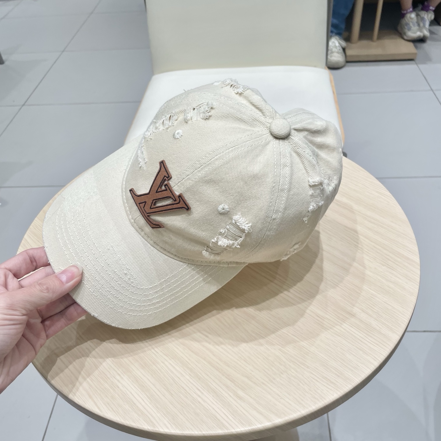  LV路易威登原单刺绣棒球帽  轻盈透气。完美版型，独家实物拍摄，男女适用