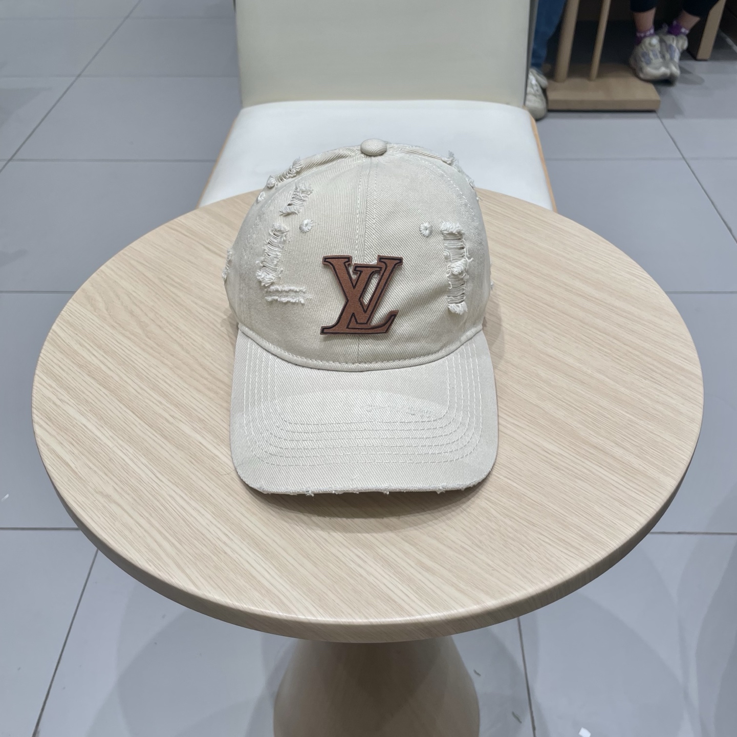 NO:348090,LV Louis Vuitton original single embroidered baseball cap light and breathable. Perfect style, exclusive physical shot, suitable hat for men and women, straw hat fisherman hat baseball cap, hat, louis vuitton, louis vuitton, espadrilles, hatsLV路易威登原单刺绣棒球帽 轻盈透气.完美版型,独家实物拍摄,男女适用帽子草帽渔夫帽棒球帽,帽子,louis vuitton,louis vuitton,espadrilles,hats,hat