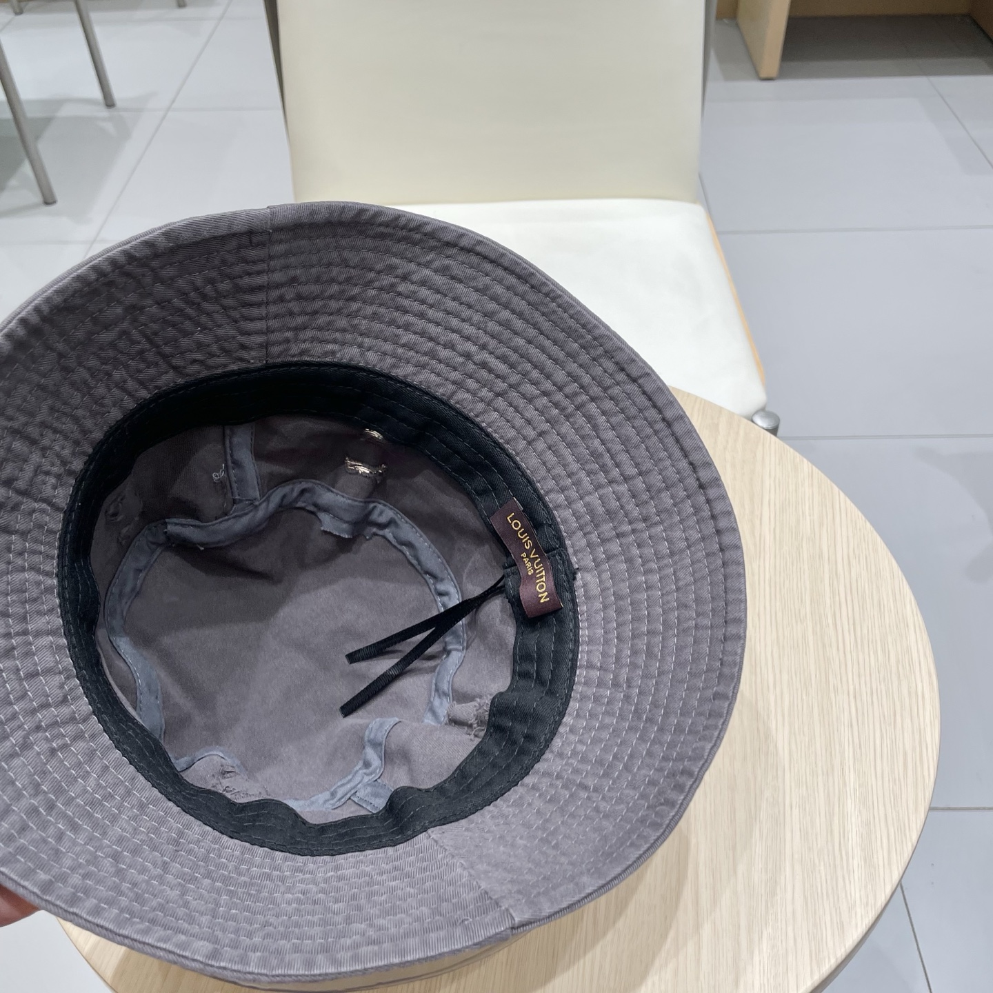  LV渔夫帽新款路易威登蝴蝶结渔夫帽🧢 火爆出货，百搭单品🥰随便搭配都很好看 质量超赞👍 时尚百搭