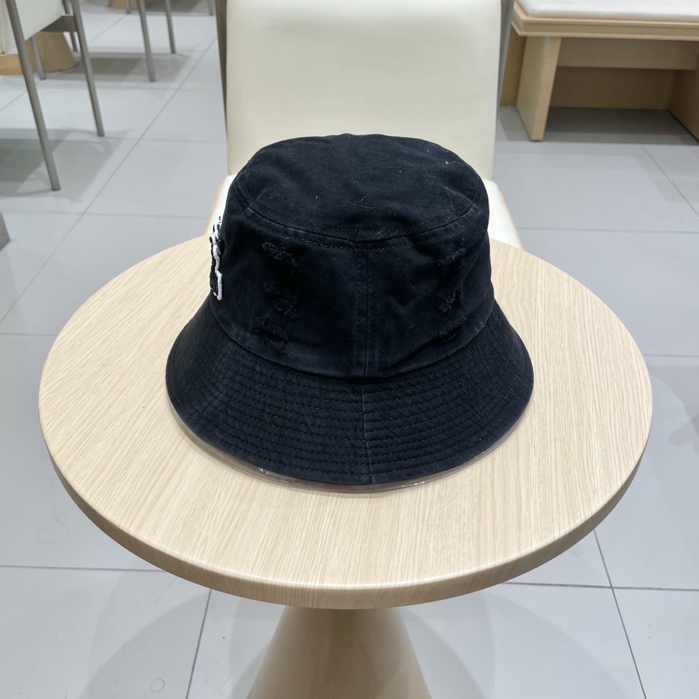  LV渔夫帽新款路易威登蝴蝶结渔夫帽🧢 火爆出货，百搭单品🥰随便搭配都很好看 质量超赞👍 时尚百搭