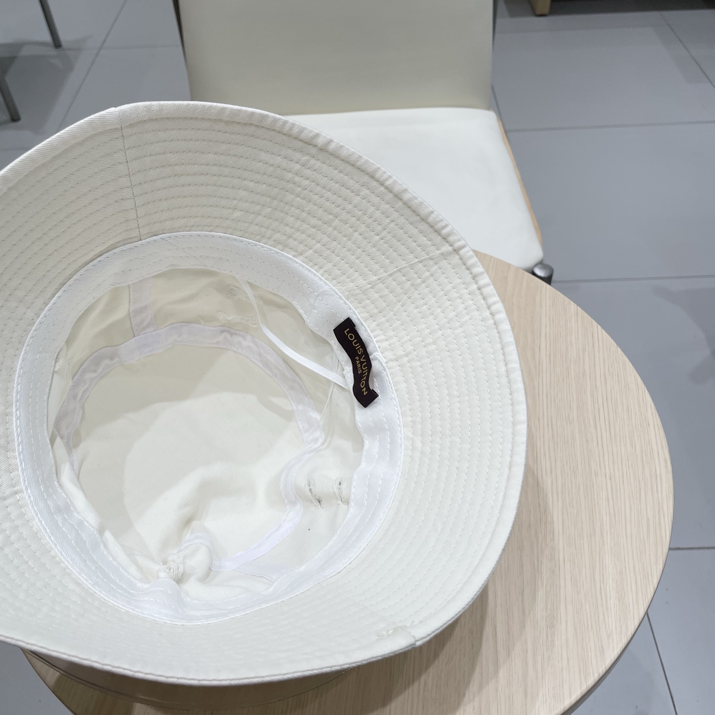  LV渔夫帽新款路易威登蝴蝶结渔夫帽🧢 火爆出货，百搭单品🥰随便搭配都很好看 质量超赞👍 时尚百搭