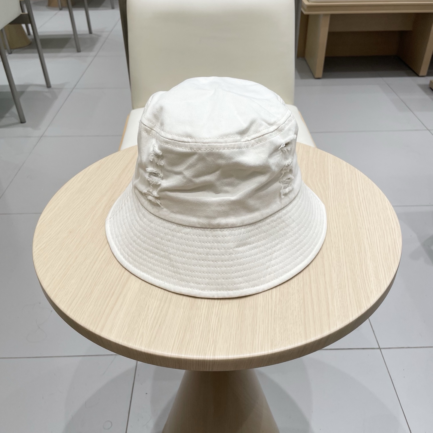  LV渔夫帽新款路易威登蝴蝶结渔夫帽🧢 火爆出货，百搭单品🥰随便搭配都很好看 质量超赞👍 时尚百搭