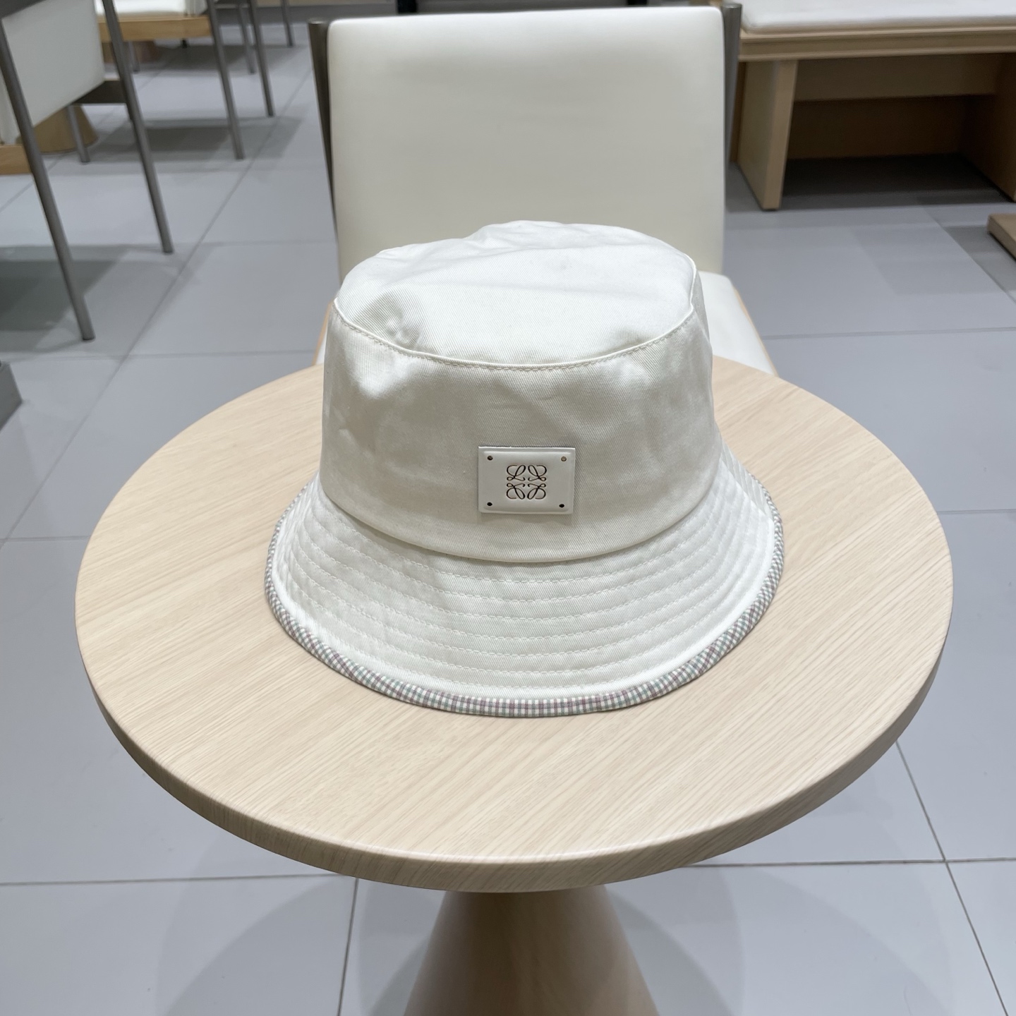 NO:348153,LOEWE color-blocking plaid fisherman hat sun hat women sun protection foldable outdoor versatile face showing small basin hat hat straw hat fisherman hat baseball hat, hat, loewe, loewe, espadrilles, hatsLOEWE罗意威拼色格纹渔夫帽子遮阳帽女防晒可折叠户外出游百搭显脸小盆帽帽子草帽渔夫帽棒球帽,帽子,loewe,loewe,espadrilles,hats,hat