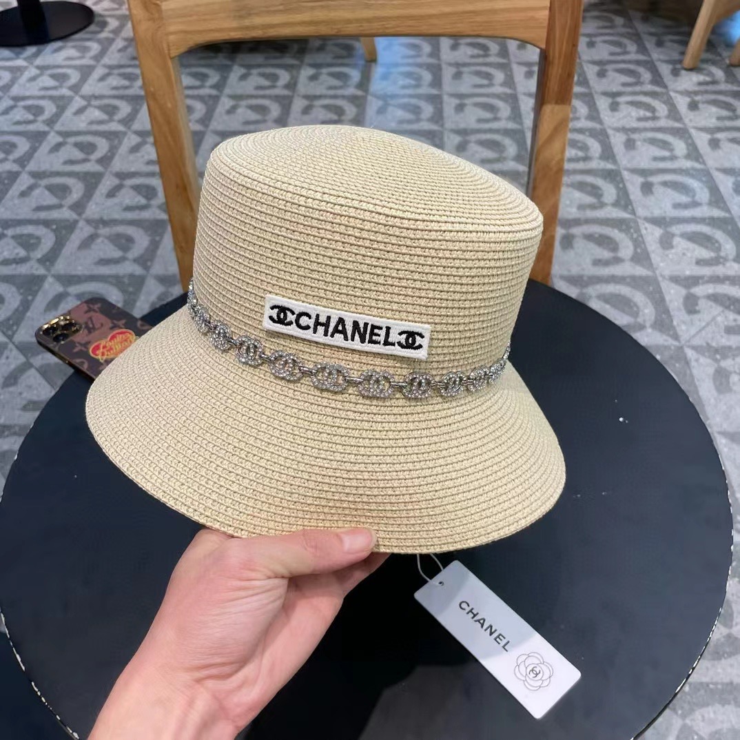  【CHANEL香奈儿】2025新款山茶花珍珠链条编织平顶草帽，出街必备超好搭配，赶紧入手！