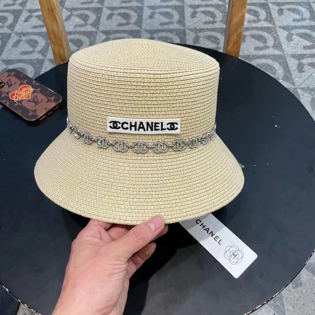  【CHANEL香奈儿】2025新款山茶花珍珠链条编织平顶草帽，出街必备超好搭配，赶紧入手！