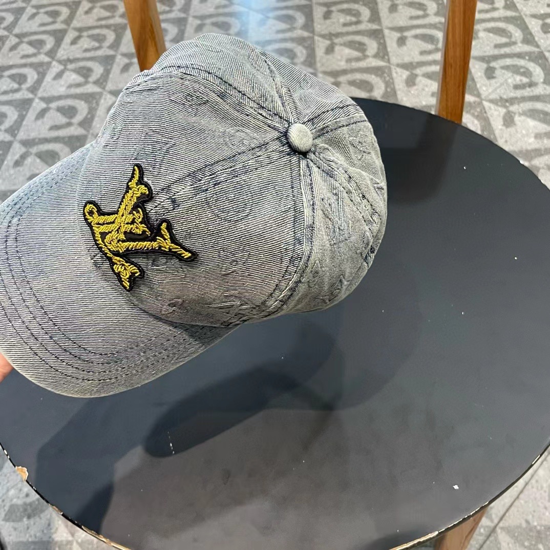   LV路易威登官网同步高版本 新款牛仔棒球帽
火爆技术升级，洗水牛仔风街头风十足
更符合现在时尚小哥哥