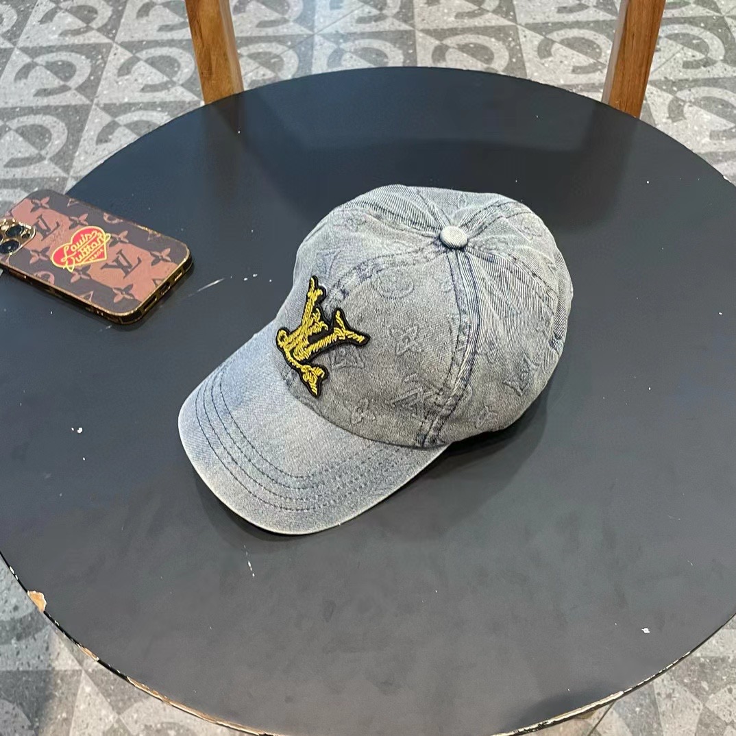   LV路易威登官网同步高版本 新款牛仔棒球帽
火爆技术升级，洗水牛仔风街头风十足
更符合现在时尚小哥哥