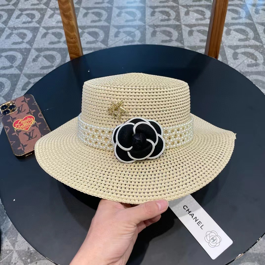 NO:222066,【CHANEL Chanel】The new camellia pearl chain woven flat top straw hat, a must-have match when going out, so buy it now!  Hat fisherman hat baseball hat knit hat, hat, chanel, chanel, espadrilles, hats19860909【CHANEL香奈儿】新款山茶花珍珠链条编织平顶草帽,出街必备超好搭配,赶紧入手！帽子渔夫帽棒球帽针织帽,帽子,chanel,chanel,espadrilles,hats,hat