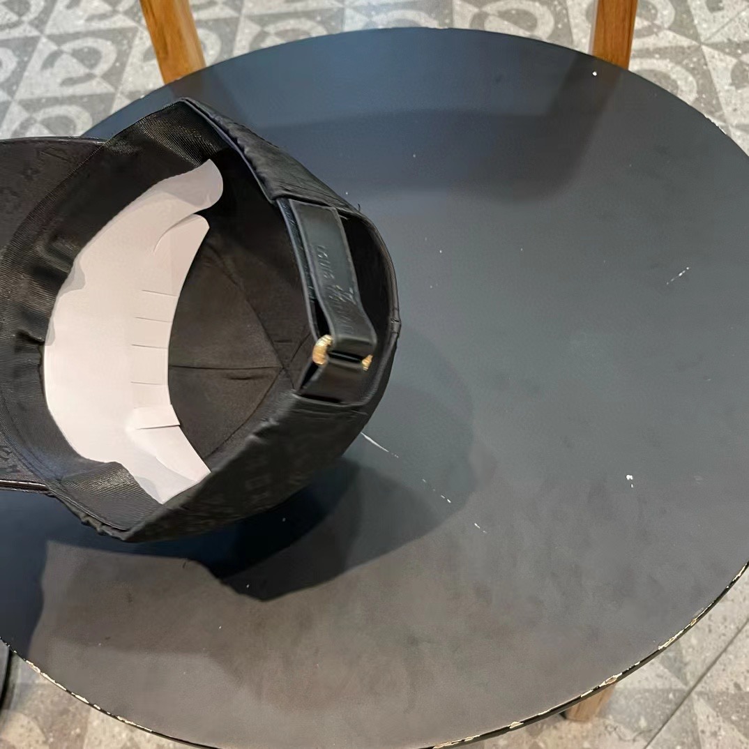   LouiVuittonLV👒专柜新款路易威登家刺绣棒球帽，简单大方 男女通用遮阳帽，