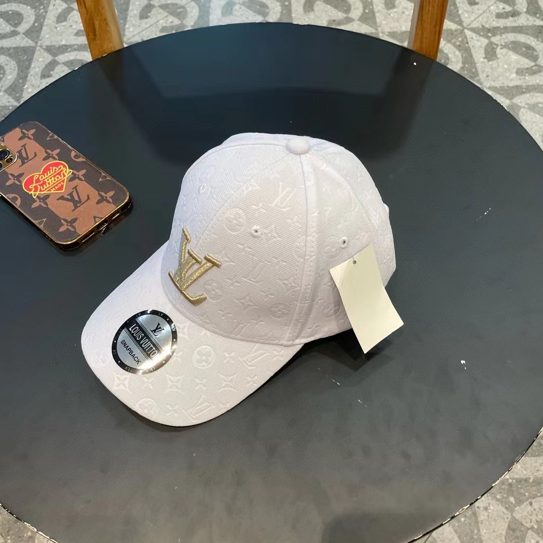  路易威登LouisVuitton新款牛仔棒球帽🧢  
LV棒球帽，简约大气，男女通用