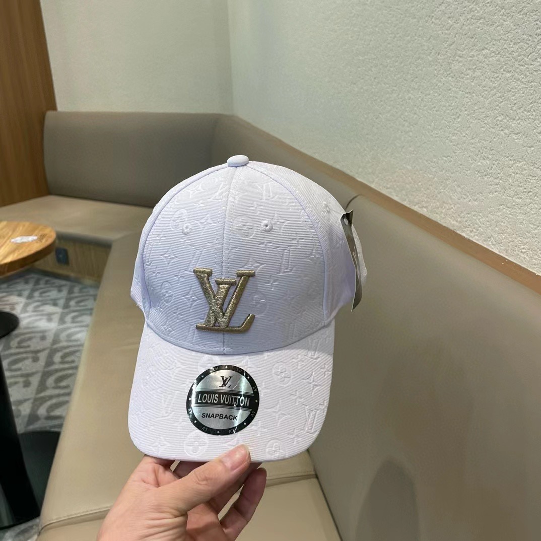  路易威登LouisVuitton新款牛仔棒球帽🧢  
LV棒球帽，简约大气，男女通用