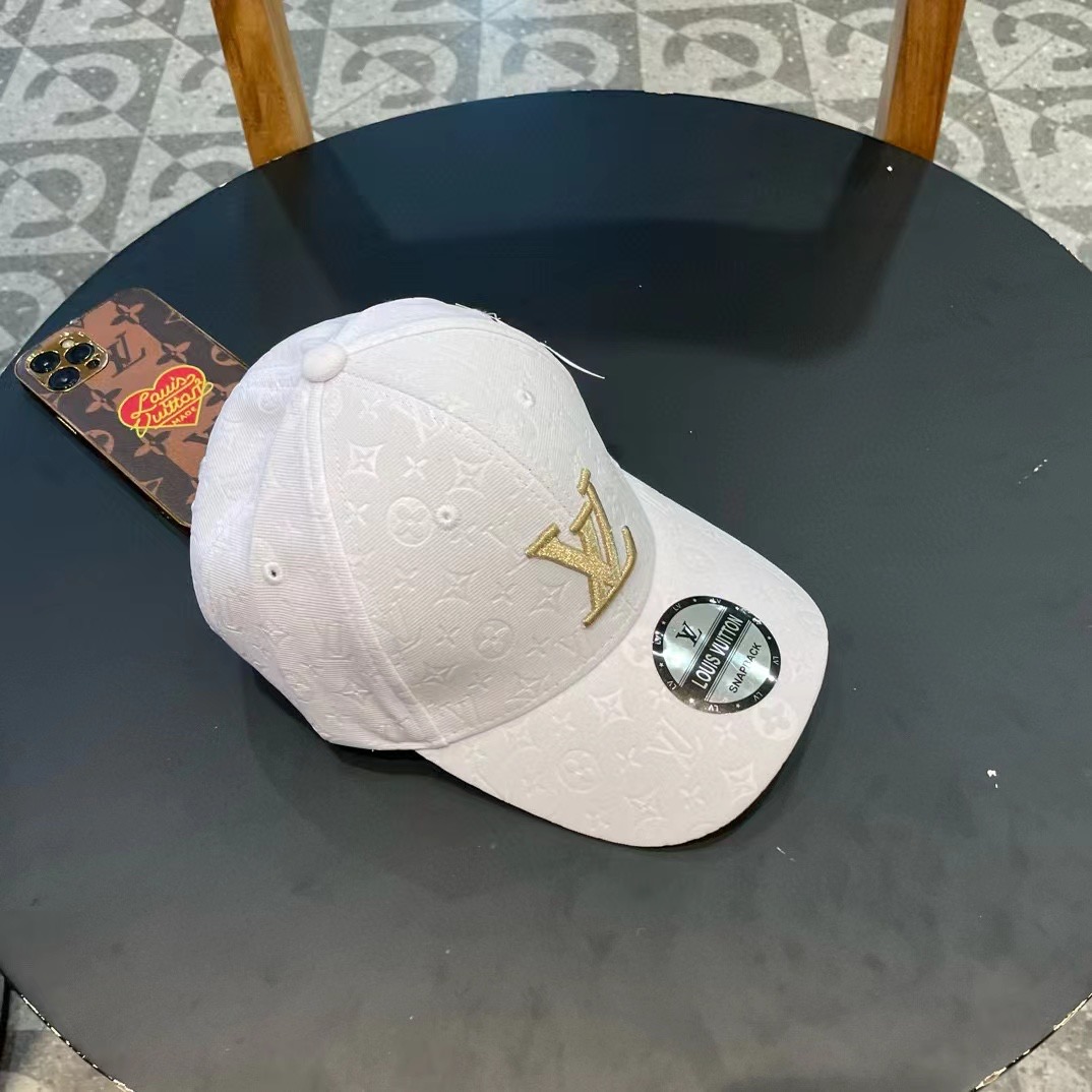  路易威登LouisVuitton新款牛仔棒球帽🧢  
LV棒球帽，简约大气，男女通用