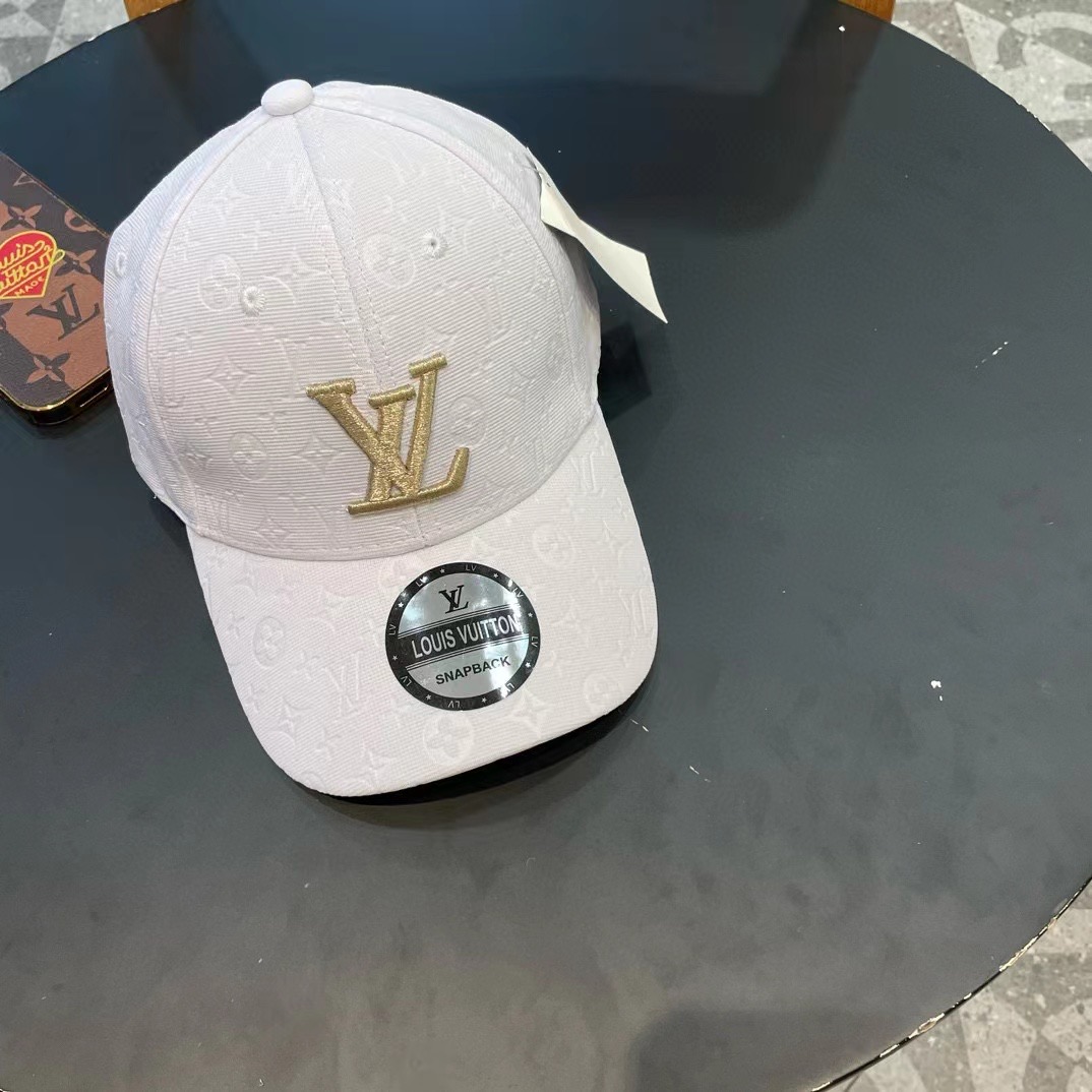  路易威登LouisVuitton新款牛仔棒球帽🧢  
LV棒球帽，简约大气，男女通用