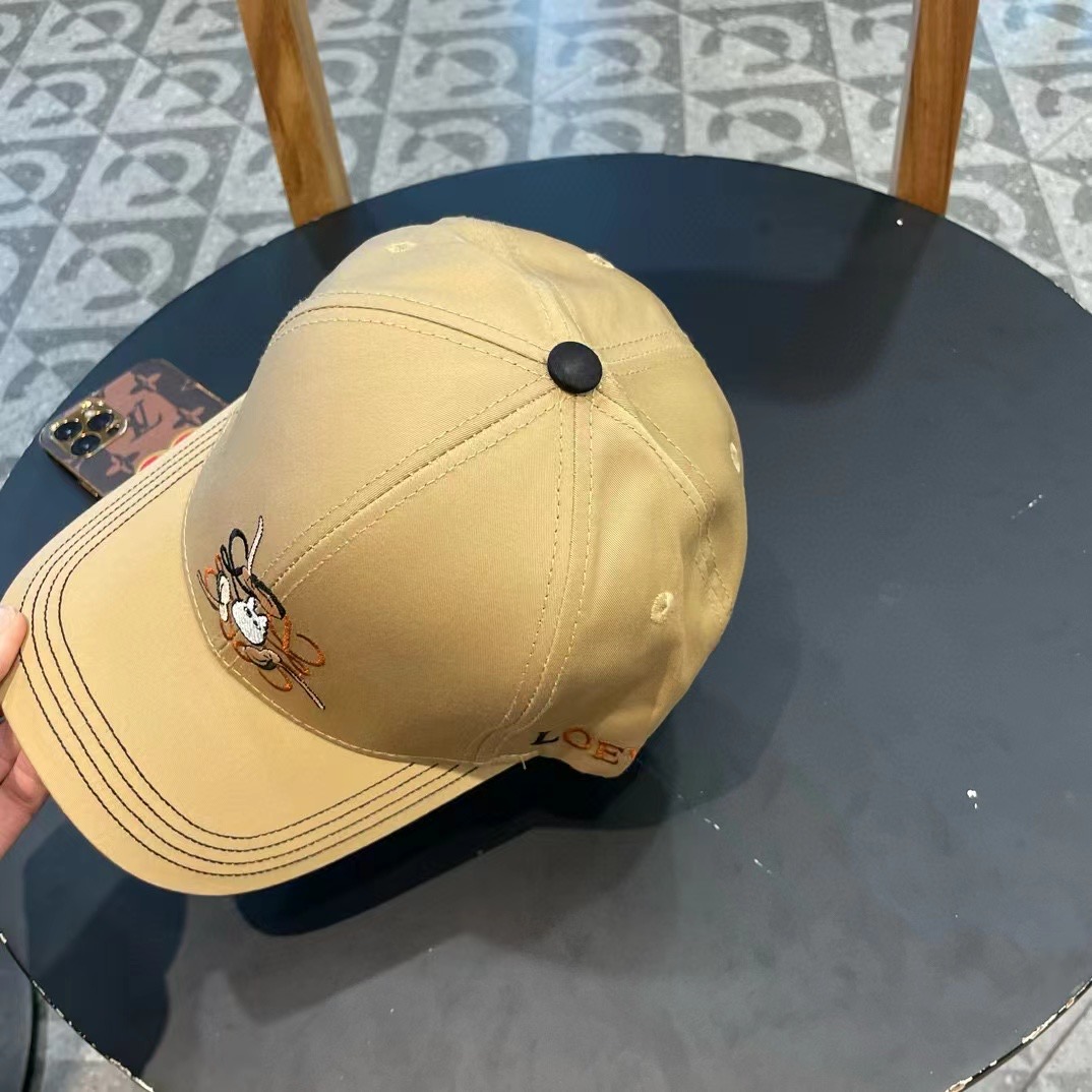  罗意威Loewe～新款棒球帽🧢，简约经典logo，质感超级赞👍，精致大牌范，女神必备神器，情侣款