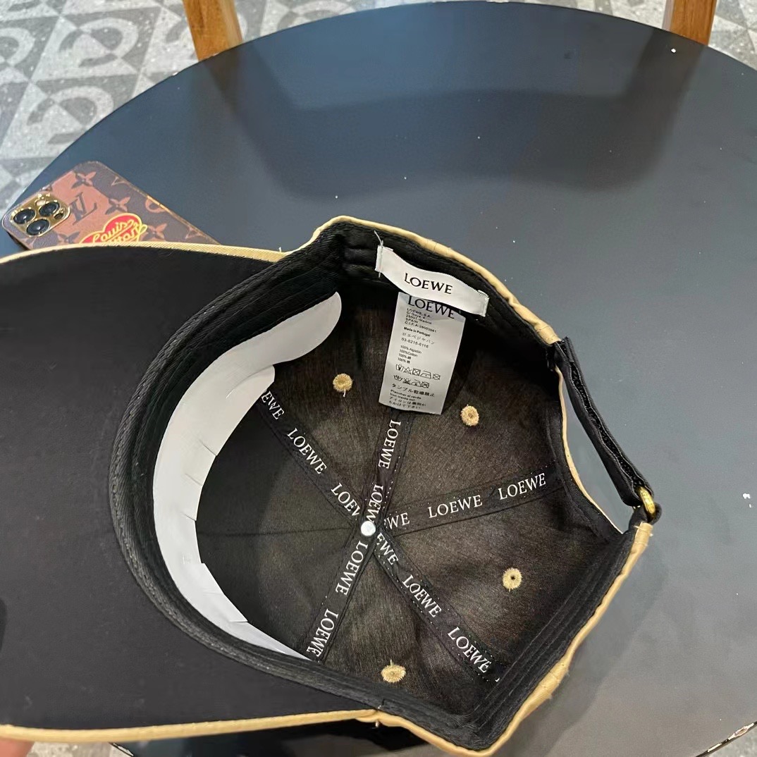  罗意威Loewe～新款棒球帽🧢，简约经典logo，质感超级赞👍，精致大牌范，女神必备神器，情侣款