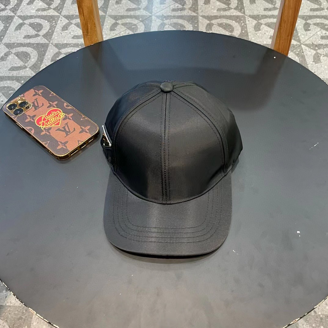 NO:222080,Prada Prada classic triangle baseball cap is a universal must-have style. It looks good after wearing for ten thousand years. Daily necessities. Perfect color. The hat is just right. It looks good when everyone wears it. The quality is excellent. Fashionable and versatile hat. Fisherman's hat. Baseball cap knit hat. Hats. Prada, Prada, espadrilles, hats.19860909普拉达prada 经典三角标棒球帽万能必留款 戴一万年都好看 日常刚需 颜色完美 帽型正点 简直谁戴都好看质量超赞 时尚百搭帽子渔夫帽棒球帽针织帽,帽子,prada,prada,espadrilles,hats,hat