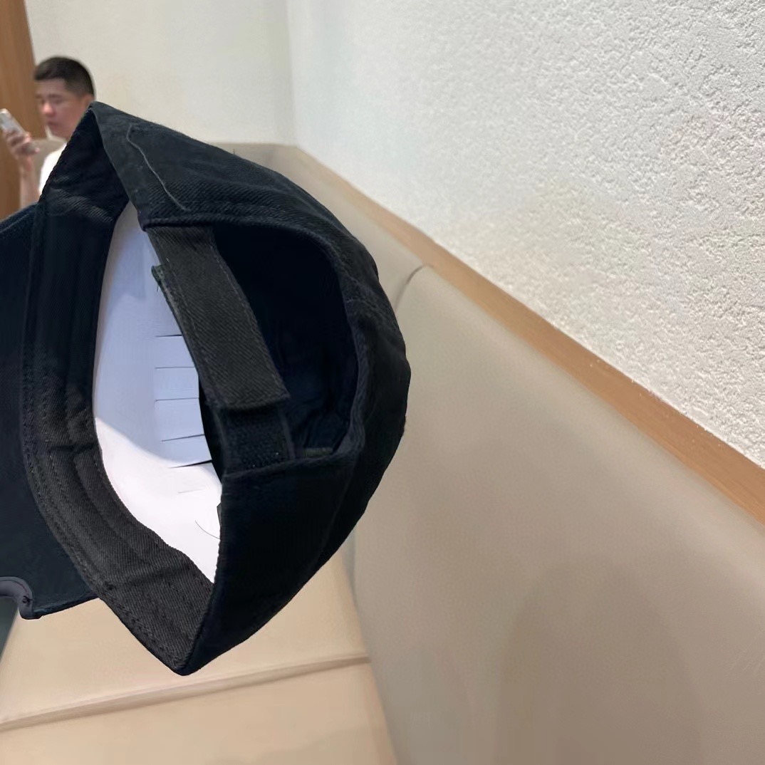  新品Balenciaga巴黎世家新款棒球帽
现货秒发🧢简约时尚超级无敌好看的帽子！情侣款！原单货比起其