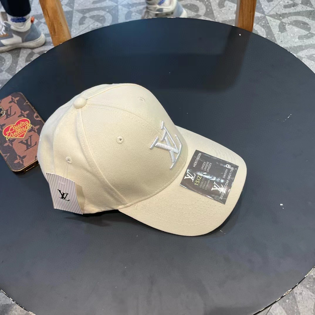  路易威登棒球帽LouisVuitton🧢  
LV棒球帽，简约大气，经典老花，男女用
