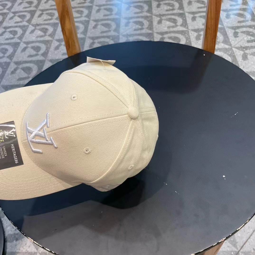  路易威登棒球帽LouisVuitton🧢  
LV棒球帽，简约大气，经典老花，男女用
