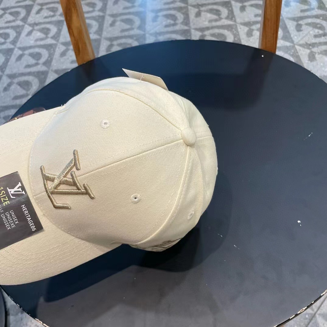  路易威登棒球帽LouisVuitton🧢  
LV棒球帽，简约大气，经典老花，男女用