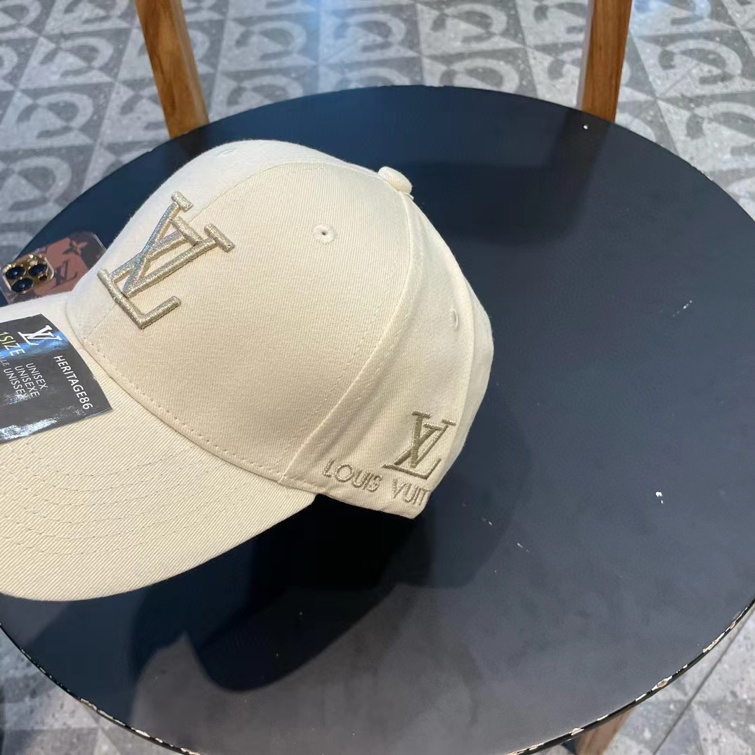  路易威登棒球帽LouisVuitton🧢  
LV棒球帽，简约大气，经典老花，男女用