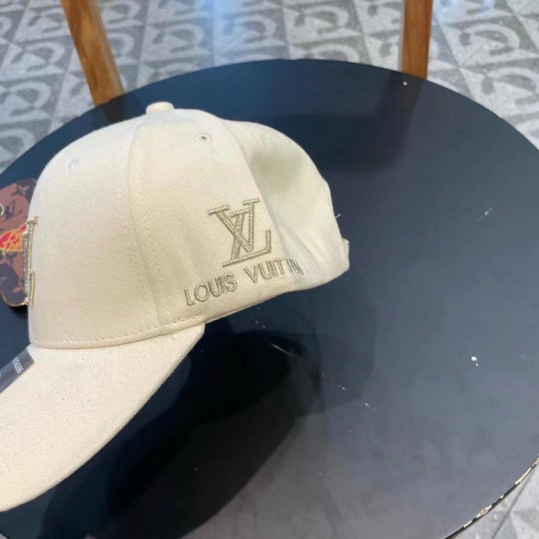  路易威登棒球帽LouisVuitton🧢  
LV棒球帽，简约大气，经典老花，男女用